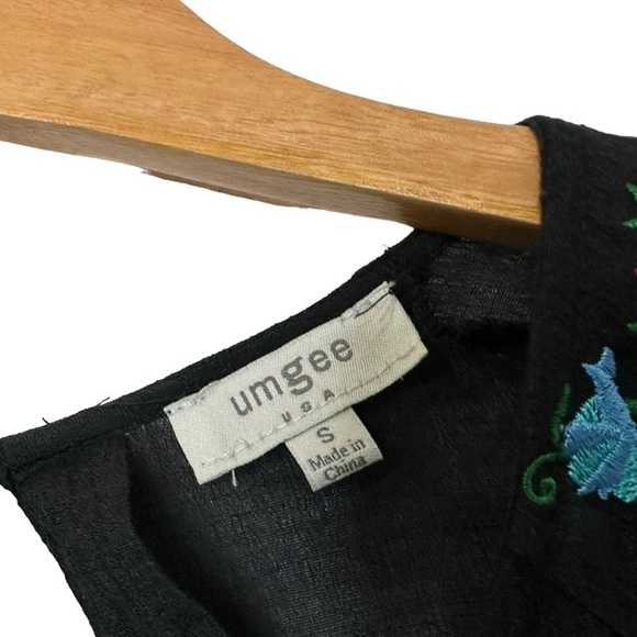 Umgee Womens Floral Embroidered Short Sleeve Blouse Size Small Black Ruffle - Picture 7 of 7